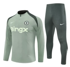 Chelsea Tute Felpe da Allenamento Bambino 2025/26 - 1-4 Zip Verde Chelsea Tute Felpe da Allenamento Bambino 2025/26 - 1-4 Zip Verde