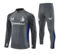 Feyenoord Rotterdam Tuta Felpa da Allenamento 2025/26 - 1-4 Zip Grigio Feyenoord Rotterdam Tuta Felpa da Allenamento 2025/26 - 1-4 Zip Grigio