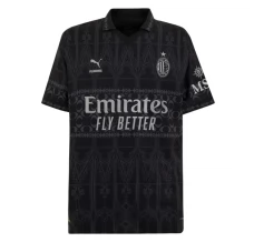 Maglia AC Milan Divisa Prima Fourth Pleasures Dark 2023/24 Maglia AC Milan Divisa Prima Fourth Pleasures Dark 2023/24