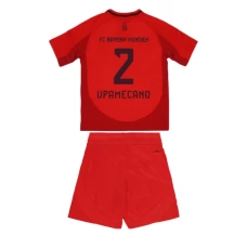Maglia FC Bayern München Upamecano 2 Bambino Divisa Prima 2024/25 Maglia FC Bayern München Upamecano 2 Bambino Divisa Prima 2024/25