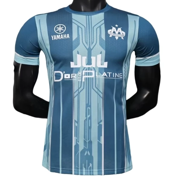 Maglia Olympique de Marseille Divisa Prima Jul x Toto Et Ninetta Blue 2025/26 Maglia Olympique de Marseille Divisa Prima Jul x Toto Et Ninetta Blue 2025/26