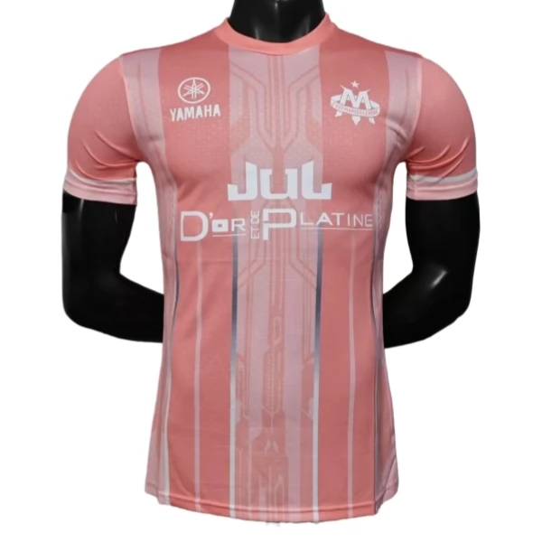 Maglia Olympique de Marseille Divisa Prima Jul x Toto Et Ninetta Pink 2025/26 Maglia Olympique de Marseille Divisa Prima Jul x Toto Et Ninetta Pink 2025/26