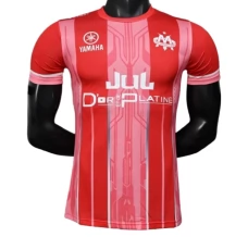 Maglia Olympique de Marseille Divisa Prima Jul x Toto Et Ninetta Red 2025/26 Maglia Olympique de Marseille Divisa Prima Jul x Toto Et Ninetta Red 2025/26