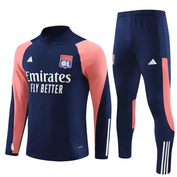 Olympique Lyonnais Tute Felpe da Allenamento 2023/24 - 1-4 Zip Navy Rosa Olympique Lyonnais Tute Felpe da Allenamento 2023/24 - 1-4 Zip Navy Rosa