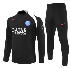 Paris Saint Germain Tuta Felpa da Allenamento 2025/26 - 1-4 Zip Nero Paris Saint Germain Tuta Felpa da Allenamento 2025/26 - 1-4 Zip Nero