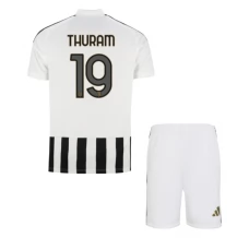Prima Divisa Juventus FC Thuram 19 2026/27 Bambino Prima Divisa Juventus FC Thuram 19 2026/27 Bambino