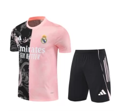 Real Madrid Tute Maglia da Allenamento Bambino 2025/26 - Shorts Dragon Rosa Real Madrid Tute Maglia da Allenamento Bambino 2025/26 - Shorts Dragon Rosa
